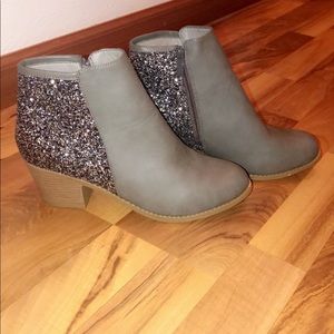 Brinley Co. Women’s Faux Leather Glitter Booties